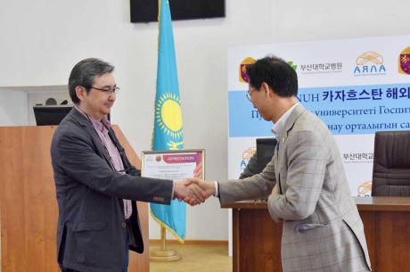 19-12-2018 Korean surgeon operated children in Kazakhstan for free