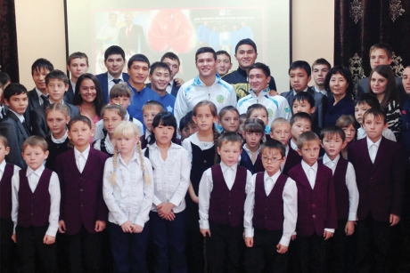 17-11-2014 Столичная федерация бокса поддержала юных спортсменов из детского дома