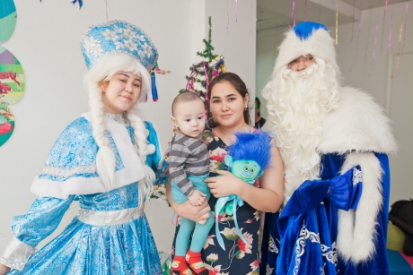 28-12-2018 Ded Moroz and Snegurochka visited patients of a regional hospital